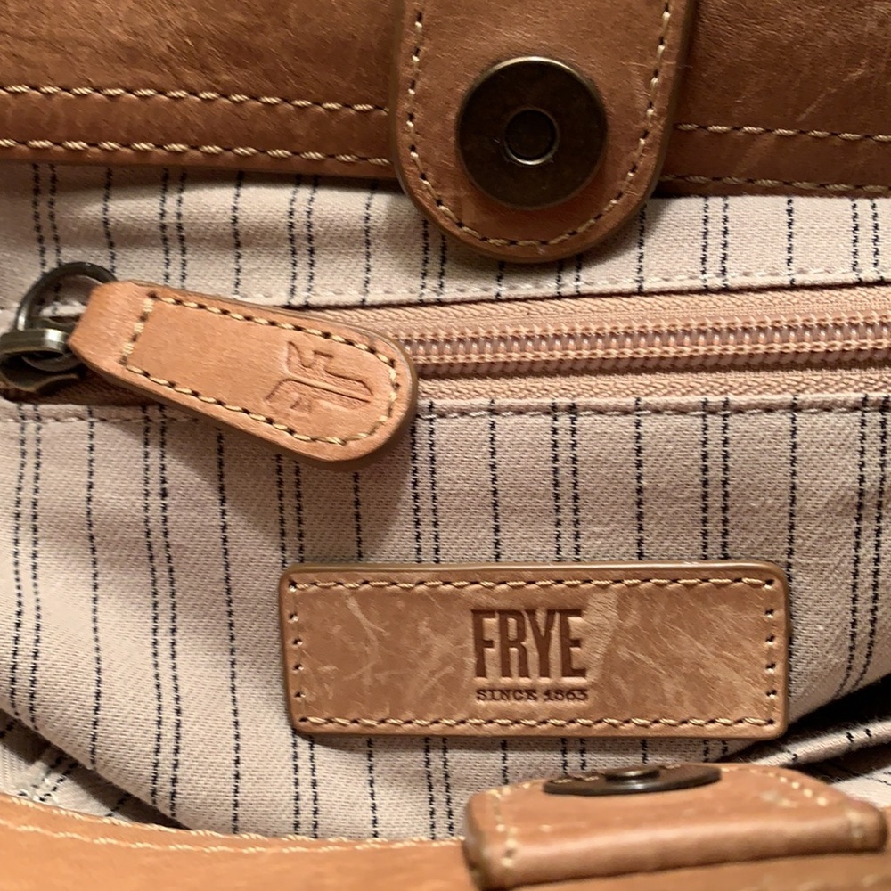 Frye leather mini Riviana handbag. Tan like new condition.